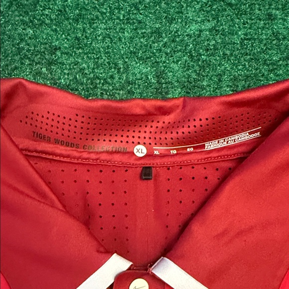 Tiger Woods Collection by Nike Polo (*ICONIC SUNDAY RED COLORWAY*) Size XL - Picture 2 of 7